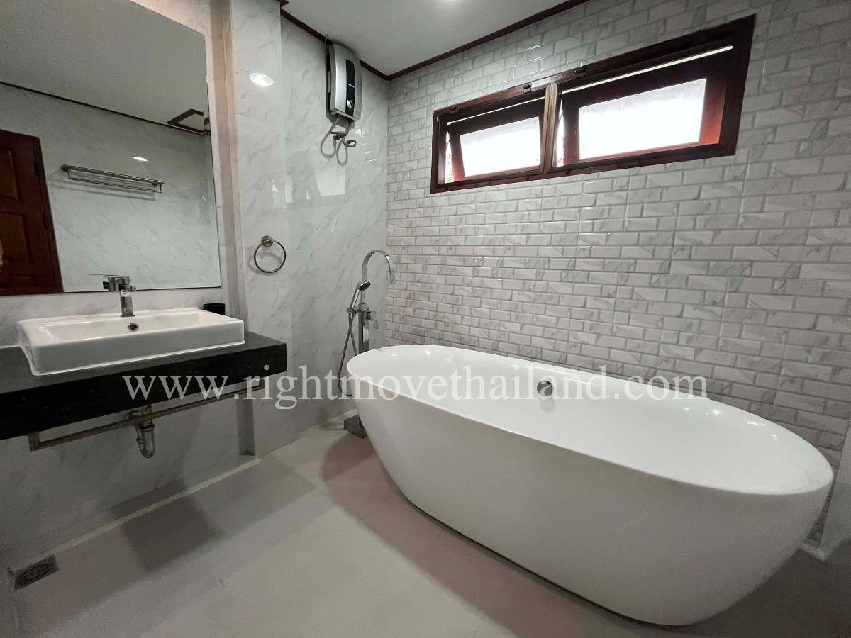 picture Rare Large Plot House for Sale – Pattanakarn 30 - 19/21