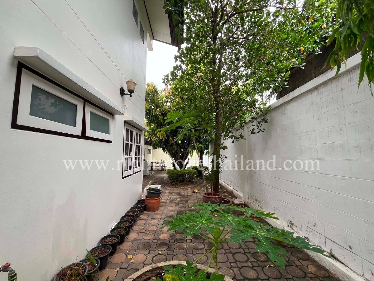 picture Rare Large Plot House for Sale – Pattanakarn 30 - 3/21