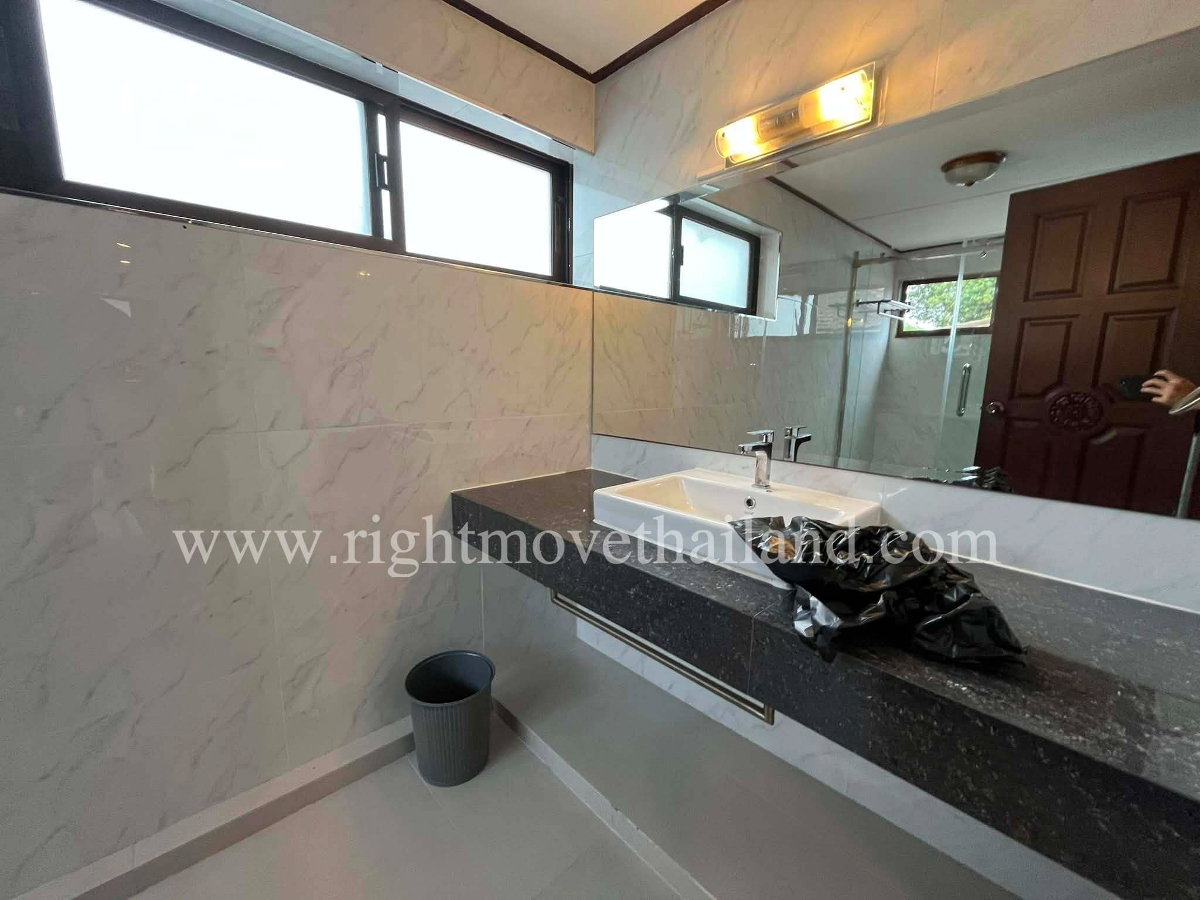 picture Rare Large Plot House for Sale – Pattanakarn 30 - 10/21