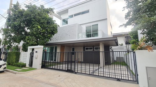 รูปภาพ HR3485เช่าบ้านเดี่ยว 3 ชั้น หลังใหญ่ Nirvana ABSOLUTE กรุงเทพกรีฑาตัดใหม่ 300 ตรม. โซนพิเศษติดสวนส่วนกลาง ใกล้คลับเฮ้าส์ ใกล้รร.นานาชาติชื่อดัง