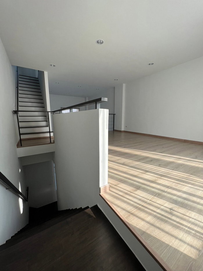 รูป 🏡✨ ให้เช่าโฮมออฟฟิศ 4 ชั้น — Premium Place พหลโยธิน–รามอินทรา 📍 ทำเลศักยภาพ ติดถนนเทพรักษ์ ใกล้รถไฟฟ้าสายสีเขียว และทางด่วน - รูปที่ 7/13