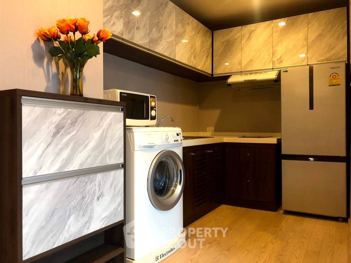 picture 1-BR Condo Noble Remix, High-Floor 23rd, 100m to BTS Thong Lor (ID 381954) - 9/12