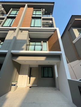 🏡✨ ให้เช่าโฮมออฟฟิศ 4 ชั้น — Premium Place พหลโยธิน–รามอินทรา 📍 ทำเลศักยภาพ ติดถนนเทพรักษ์ ใกล้รถไฟฟ้าสายสีเขียว และทางด่วน
