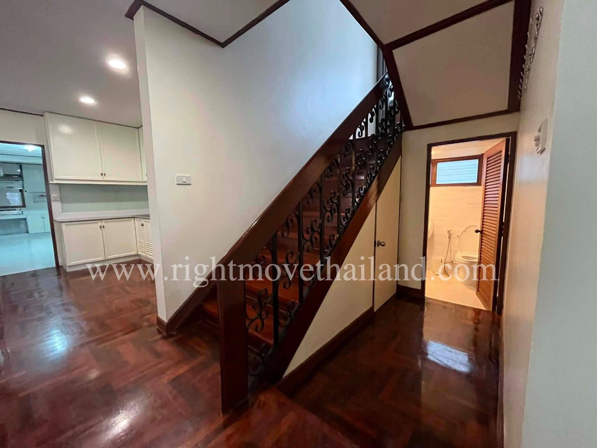 picture Rare Large Plot House for Sale – Pattanakarn 30 - 20/21