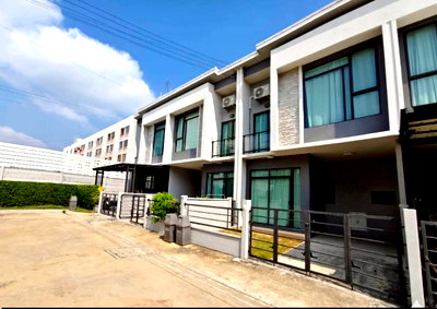 Townhouses for sale Bangkok : ⭐✨TH-013 Townhome for Sale – Grande Pleno Watcharapol-Sukhaphiban 5✨⭐