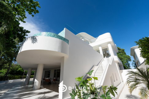 ขายวิลล่าพูลวิลล่าหรู 3 ชั้น สไตล์ Modern Luxury ใกล้พัทยา วิวเขาชีจรรย์