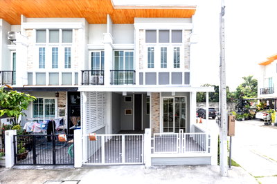ขายทาวน์โฮม : โกลเด้นทาวน์ บางนา–สวนหลวง หลังมุม 16 ตร.ว.รีโนเวทแล้ว พร้อมอยู่_BL204