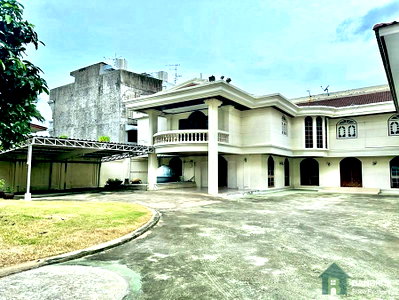 Houses for sale Ratchadaphisek Road : Sutthisan | Large Detached 6 Bedroom House – Development Opportunity