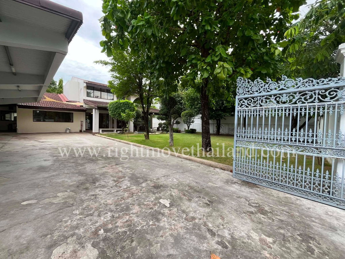 picture Rare Large Plot House for Sale – Pattanakarn 30 - 6/21