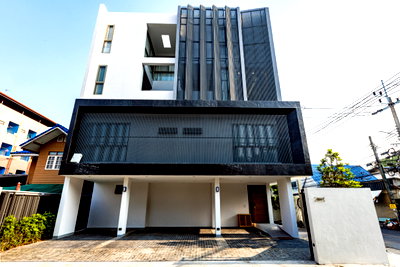 บ้านเดี่ยว ถนนประเสริฐมนูกิจ : บ้านเดี่ยว พูลวิลล่า เกษตร–นวมินทร์ 4 ชั้น ตกแต่งหรูหรา ลักซ์ชู พร้อมสระ ลิฟต์ส่วนตัว_BL197