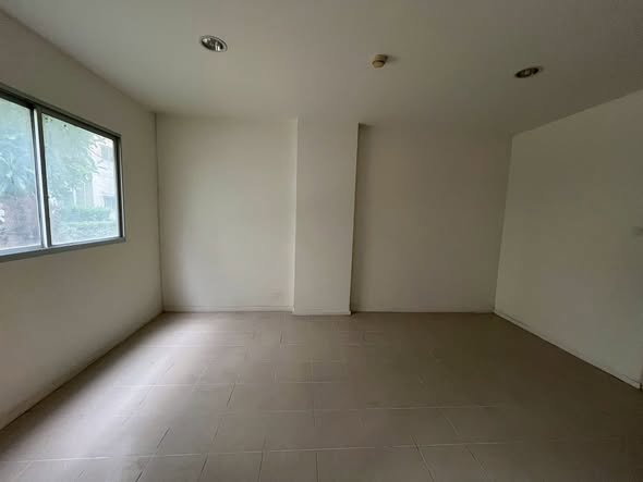 picture 🔥 FOR SALE: Lumpini Township Rangsit - Klong 1, Conveniently Located on the 1st Floor of Building C5, No Elevator Wait Needed! - 3/8