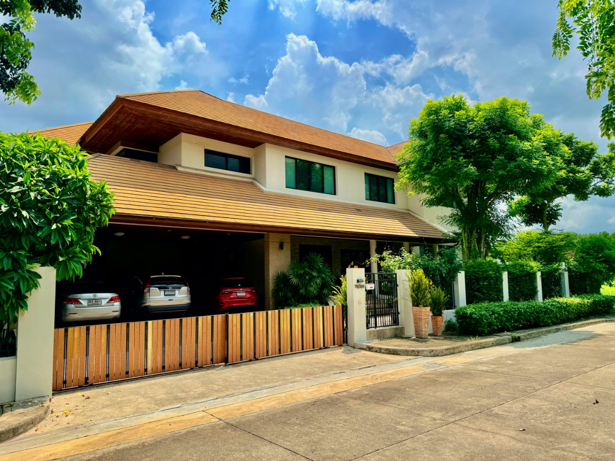 รูป ขายบ้านเดี่ยวหลังใหญ่ 243 ตร.ว. หมู่บ้านปัญญาอินทรา P1 พื้นที่ใช้สอย 560 ตร.ม. ทิศใต้ ฮวงจุ้ยเศรษฐี มีบ่อปลาคาร์ฟและสวนสวยหลังบ้าน พร้อมอยู่! - รูปที่ 18/83