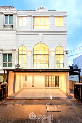 Townhouses for sale : 4-BR Townhouse With 300 Sqm Home Office Ladprao Wanghin (Lat Phrao) (ID 2975636)