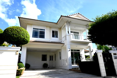 ขายบ้านเดี่ยว : ขายบ้านเดี่ยวสองชั้น พร้อมอยู่ รวมเฟอร์นิเจอร์ หมู่บ้านสีวลี ราชพฤกษ์ จ.เชียงใหม่ ใกล้สนามบิน (H475) T.0946511456