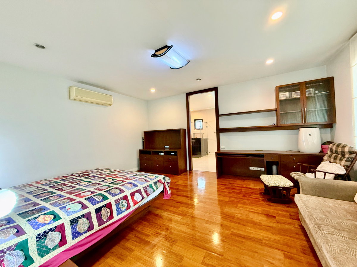 รูป ขายบ้านเดี่ยวหลังใหญ่ 243 ตร.ว. หมู่บ้านปัญญาอินทรา P1 พื้นที่ใช้สอย 560 ตร.ม. ทิศใต้ ฮวงจุ้ยเศรษฐี มีบ่อปลาคาร์ฟและสวนสวยหลังบ้าน พร้อมอยู่! - รูปที่ 74/83