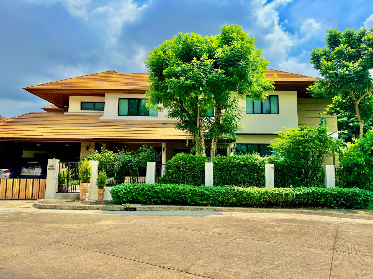 รูป ขายบ้านเดี่ยวหลังใหญ่ 243 ตร.ว. หมู่บ้านปัญญาอินทรา P1 พื้นที่ใช้สอย 560 ตร.ม. ทิศใต้ ฮวงจุ้ยเศรษฐี มีบ่อปลาคาร์ฟและสวนสวยหลังบ้าน พร้อมอยู่! - รูปที่ 19/83
