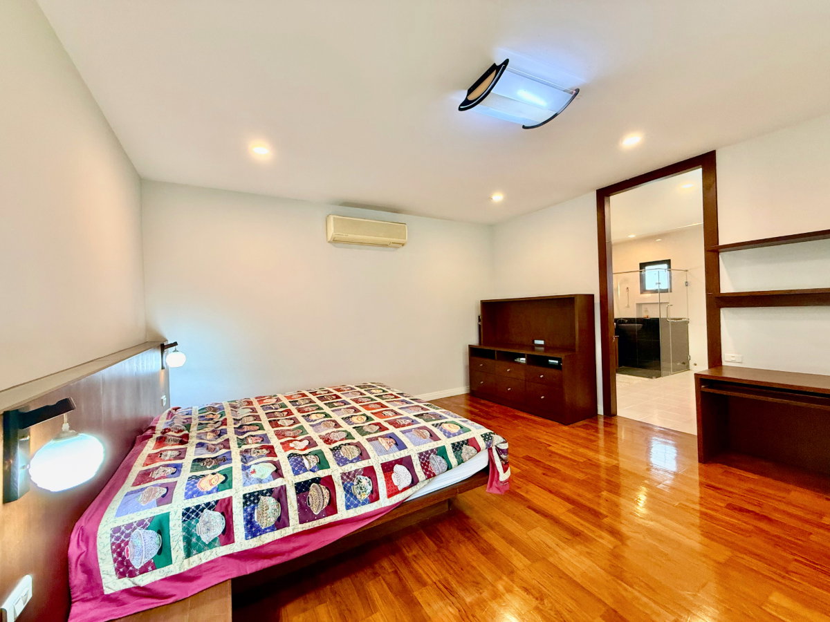 รูป ขายบ้านเดี่ยวหลังใหญ่ 243 ตร.ว. หมู่บ้านปัญญาอินทรา P1 พื้นที่ใช้สอย 560 ตร.ม. ทิศใต้ ฮวงจุ้ยเศรษฐี มีบ่อปลาคาร์ฟและสวนสวยหลังบ้าน พร้อมอยู่! - รูปที่ 79/83