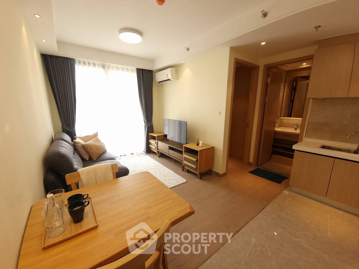 รูป คอนโด 1 ห้องนอน ขาย Regal Sathon-Naradhiwas ใกล้ทุ่งมหาเมฆ สาธร (ID 1490466) - รูปที่ 2/10