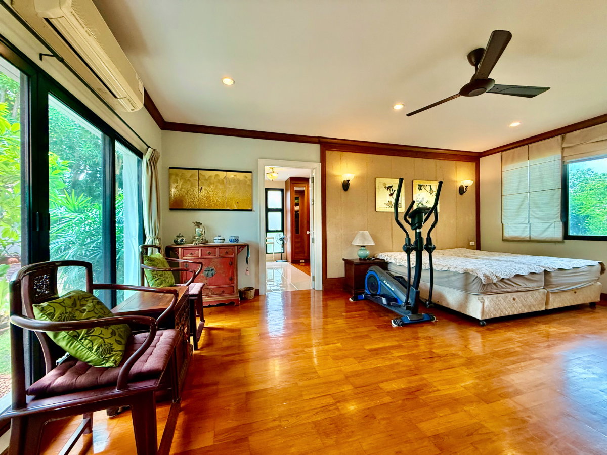 รูป ขายบ้านเดี่ยวหลังใหญ่ 243 ตร.ว. หมู่บ้านปัญญาอินทรา P1 พื้นที่ใช้สอย 560 ตร.ม. ทิศใต้ ฮวงจุ้ยเศรษฐี มีบ่อปลาคาร์ฟและสวนสวยหลังบ้าน พร้อมอยู่! - รูปที่ 25/83
