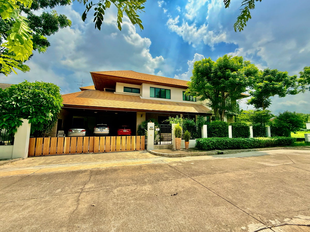 รูป ขายบ้านเดี่ยวหลังใหญ่ 243 ตร.ว. หมู่บ้านปัญญาอินทรา P1 พื้นที่ใช้สอย 560 ตร.ม. ทิศใต้ ฮวงจุ้ยเศรษฐี มีบ่อปลาคาร์ฟและสวนสวยหลังบ้าน พร้อมอยู่! - รูปที่ 17/83