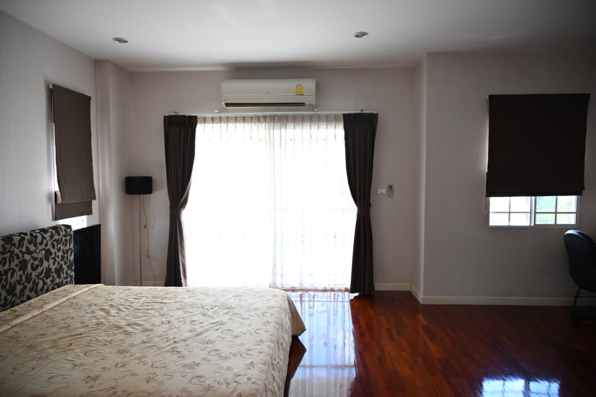 รูป ขายบ้านเดี่ยวสองชั้น พร้อมอยู่ รวมเฟอร์นิเจอร์ หมู่บ้านสีวลี ราชพฤกษ์ จ.เชียงใหม่ ใกล้สนามบิน (H475) T.0946511456 - รูปที่ 12/16