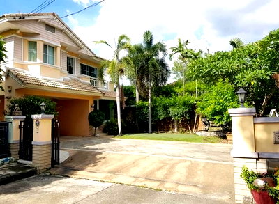 บ้านเดี่ยวให้เช่า : HR3502ให้เช่าบ้านเดี่ยวหลังมุม มัณฑนา วัชรพล 2 ห้าแยกวัชรพล 100 ตร.ว. มีสนามพัดกอล์ฟ + EV Charger จอดรถ 4 คัน