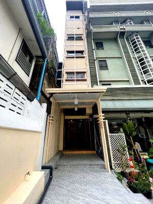 Shophouses for rent Nimibutr Stadium : Shophouse for rent, Surawong, Silom