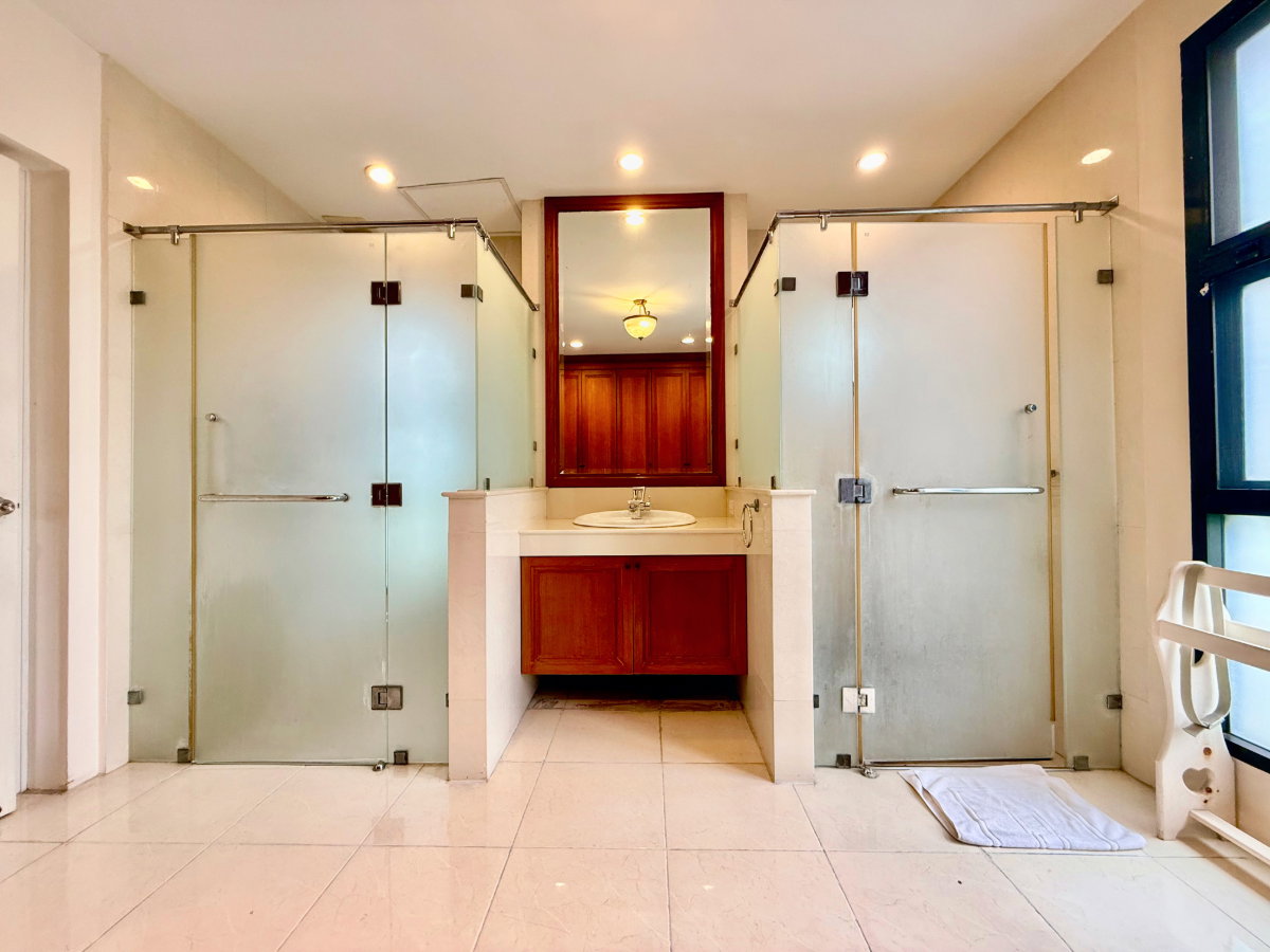 รูป ขายบ้านเดี่ยวหลังใหญ่ 243 ตร.ว. หมู่บ้านปัญญาอินทรา P1 พื้นที่ใช้สอย 560 ตร.ม. ทิศใต้ ฮวงจุ้ยเศรษฐี มีบ่อปลาคาร์ฟและสวนสวยหลังบ้าน พร้อมอยู่! - รูปที่ 29/83