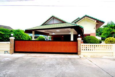 บ้านเดี่ยว รร.อัสสัมชัญระยอง : ขายบ้านรีโนเวทหลังมุม 88 ตร.วา หมู่บ้านคงคอแรน ใกล้ป้าบุญคาเฟ่ 500 เมตร ทับมา ระยอง  