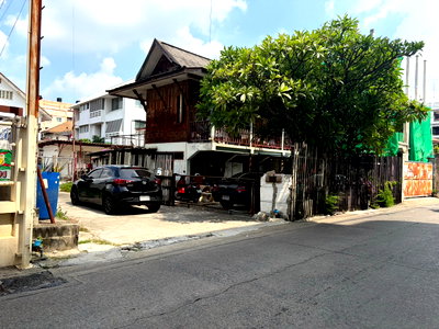 ที่ดิน ทาวน์ อิน ทาวน์ : ขายที่ดิน 1 ไร่ 21 ตร.วา พร้อมสิ่งปลูกสร้าง ซอยลาดพร้าว 80 แยก 12 ใกล้ MRT มหาดไทย ราคา 48 ล้านบาท