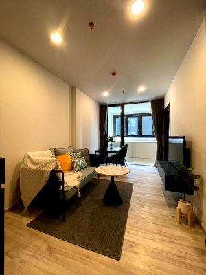 Condos for rent : Condo for rent "XT Huaikhwang" Building A, 9th Floor, 35 sq.m., Fully Furnished.