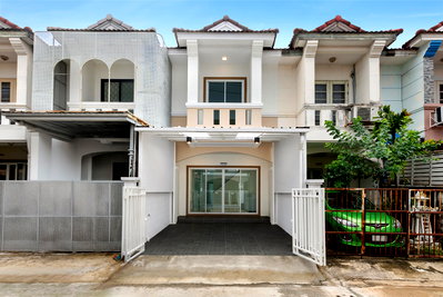ทาวน์โฮม ถนนราชพฤกษ์ : ทาวน์โฮม 2 ชั้น รีโนเวทใหม่ พุทธชาด บางบัวทอง (ซอยเถ้าแก่น้อย) ใกล้สี่แยกบางพลู ต่อเติมครบ หิ้วกระเป๋าเข้าอยู่ได้เลย