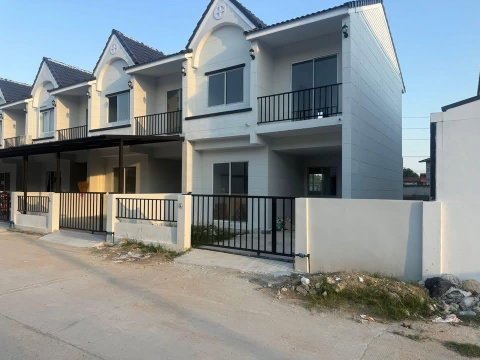 ✅ 2-story townhome for sale, corner unit, open for reservation with furniture ✅ Ratanakorn Village 25