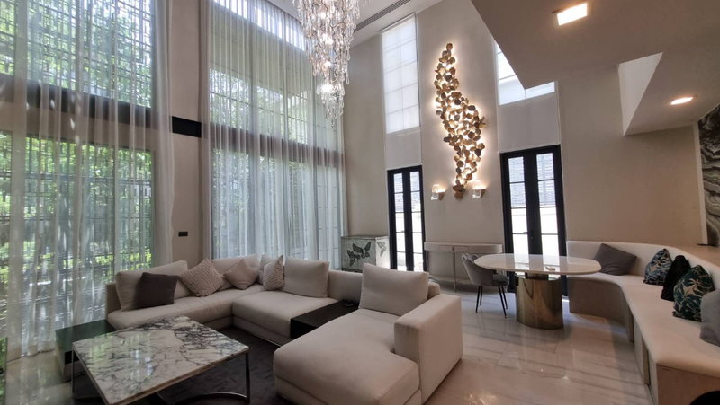 Townhouses for rent : Quarter 31 (BTS Phrom Phong Station)