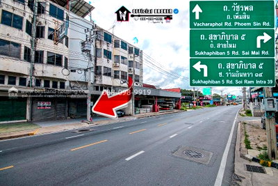 อาคารพาณิชย์ แจส กรีน วิลเลจ คู้บอน : ตึกแถว 4.5 ชั้น ติดถนนวัชรพล จอดรถได้ 3 คัน  20 ตรว. หน้ากว้าง 4 เมตร ( มีชั้นลอยและชั้นดาดฟ้า )  สุดยอดทำเลค้าขาย ใกล้ 5 แยกวัชรพล 350 ม.