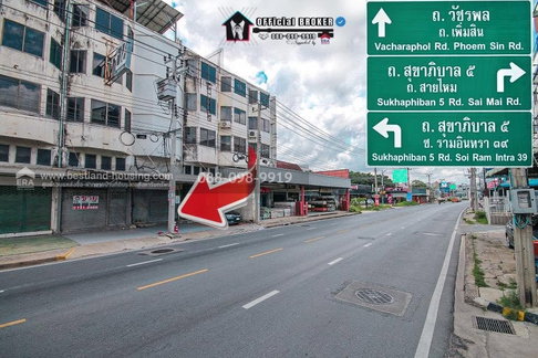 ตึกแถว 4.5 ชั้น ติดถนนวัชรพล จอดรถได้ 3 คัน 20 ตรว. หน้ากว้าง 4 เมตร ( มีชั้นลอยและชั้นดาดฟ้า ) สุดยอดทำเลค้าขาย ใกล้ 5 แยกวัชรพล 350 ม.