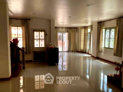 Houses for sale : Pet-Friendly 3-BR House For Sale, Vararom Prachauthit 98, Thung Khru (ID 2917556)