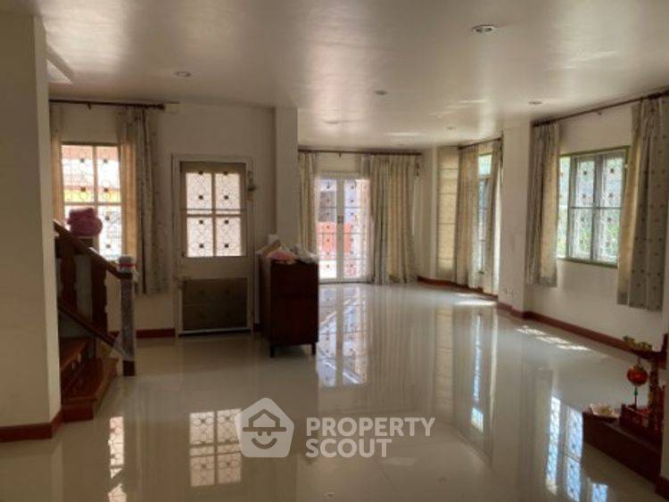 รูป บ้าน 3 ห้องนอน สำหรับขาย สัตว์เลี้ยงได้ โครงการ วารารมย์ ประชาอุทิศ 98 ทุ่งครุ (ID 2917556) - รูปที่ 1/11