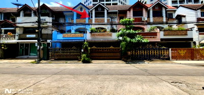 ทาวน์โฮม ท่าเรือวัดกลาง : 69050308 : ขายทาวน์โฮม 3 ชั้น ครึ่งเล่นระดับ บนเนื้อที่ขนาด 37 ตารางวา 4 ห้องนอน 4 ห้องน้ำ หมู่บ้านศรีสุโขทัย ซอยรามคำแหง 36/1 กรุงเทพ