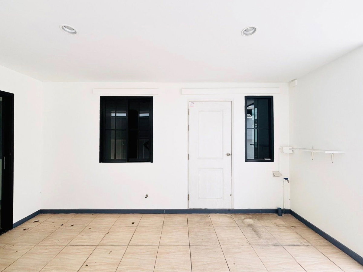 รูป ขายบ้านเดี่ยวหลังใหญ่ ม.มณีรินทร์ไพรเวทซี่ ศรีราชา - รูปที่ 5/27