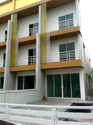 Home office for rent Boromarajonani College Of Nursing Bamrasnaradura : Home office for rent in a prime location, near the university, on Ngamwongwan Road.