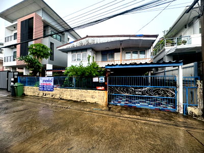 บ้านเดี่ยว ลาดพร้าว 71 : ขายบ้านเดี่ยว 2 ชั้น หมู่บ้านสังข์สิทธิ์ แยก 6 ใกล้ BTS สถานีโชคชัย 4 **ราคา 6.5 ล้าน** (N.2178)
