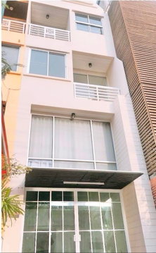ให้เช่าบ้าน ทาวน์อินทาวน์ศรีวรา ถ.อินทราภรณ์เลียบด่วนเอกมัย 