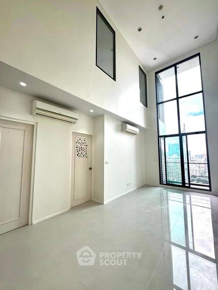 รูป คอนโด 2 ห้องนอน วิลล่า อโศก ขนาด 102 ตร.ม. ใกล้ MRT เพชรบุรี 200 ม. (ID 2680155) - รูปที่ 1/7