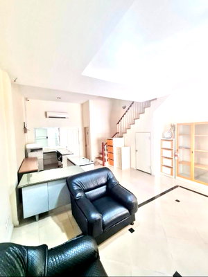 ทาวน์โฮมให้เช่า : ให้เช่าบ้านกลางเมืองศรีนครินทร์  (Baan Klang Muang Srinakarin 24) 