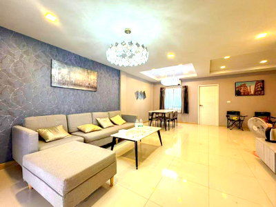 Townhouses for sale Sattahip Chonburi : Townhouse for Sale Huay Yai Pattaya Fully Furnished