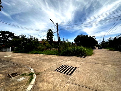 ที่ดิน รังสิต : ขายที่ดิน ทำเลดี ใกล้สถานีรถไฟฟ้าหลักหก เมืองเอก 157 ตารางวา แปลงหัวมุม ติดถนนสองด้าน (ID320030)