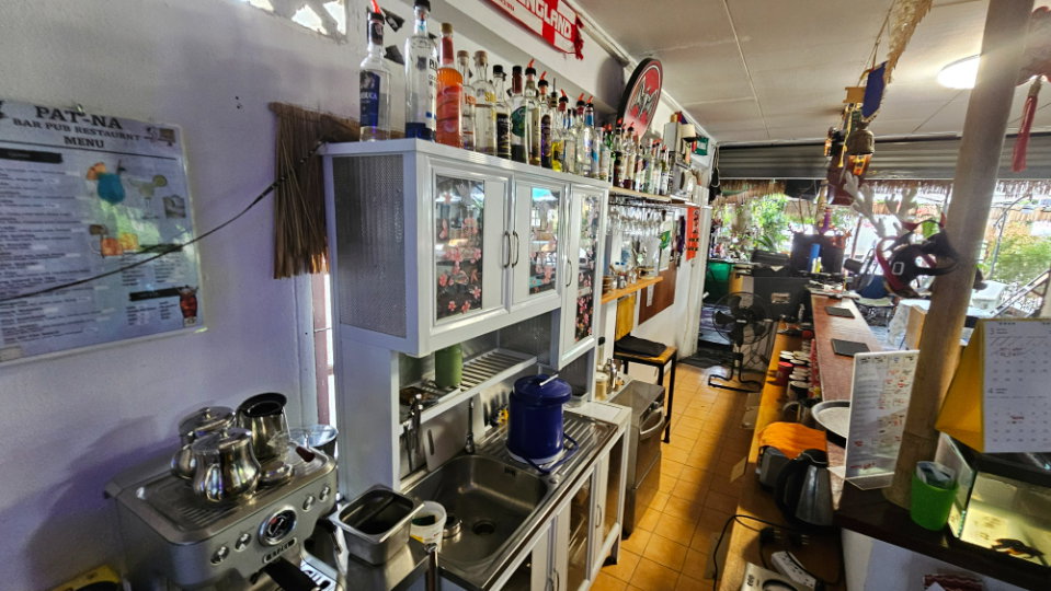 picture Bar, restaurant, karaoke, guesthouse for sale - 24/36