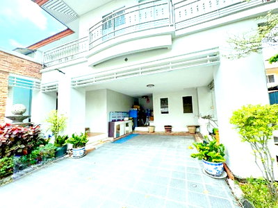 บ้านเดี่ยวให้เช่า : คฤหาสน์ 4 นอน 4ใกล้ตลาดบางบอน 5 700 ม.820 ตร.ม. 205 ตร.ว. น้ำ พร้อมเฟอร์ฯ ตลาดอุ่นเรือน 3.6 กม.