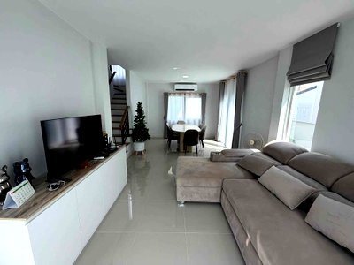 Twin houses for rent ม.เอเชียอาคเนย์ : For rent Pleno Petchkasem 91 3 bed 3 bath ready to move
